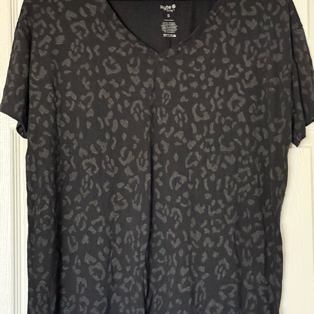 Kyte BABY Charcoal Leopard V-Neck Top
